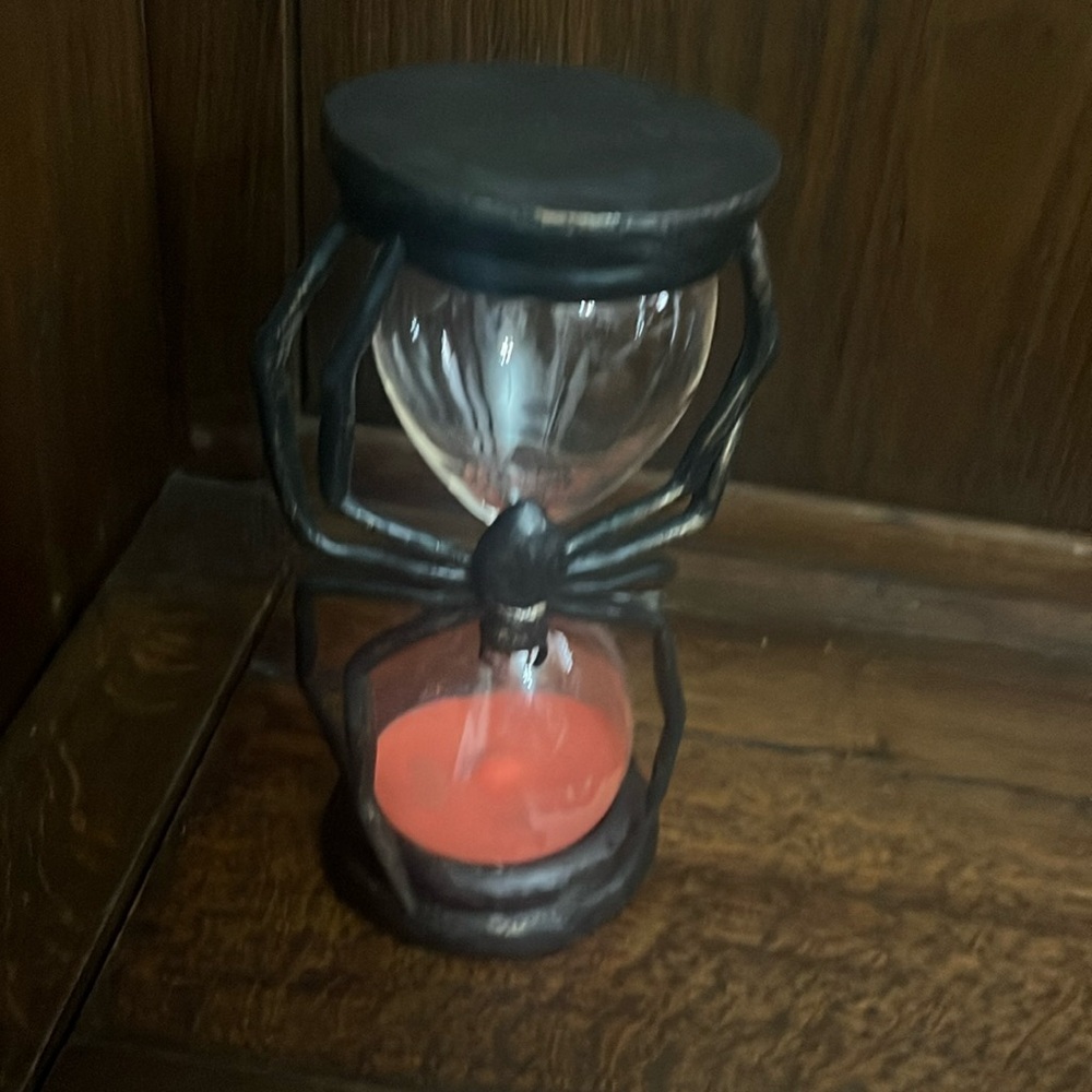 Spider Glass hourglass